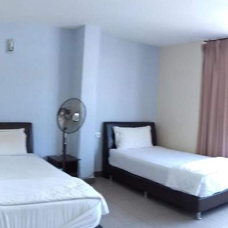 โอโย 90021 สตาร์วิว โฮเต็ล Hotel Kampong Batu Tiga ภายนอก รูปภาพ