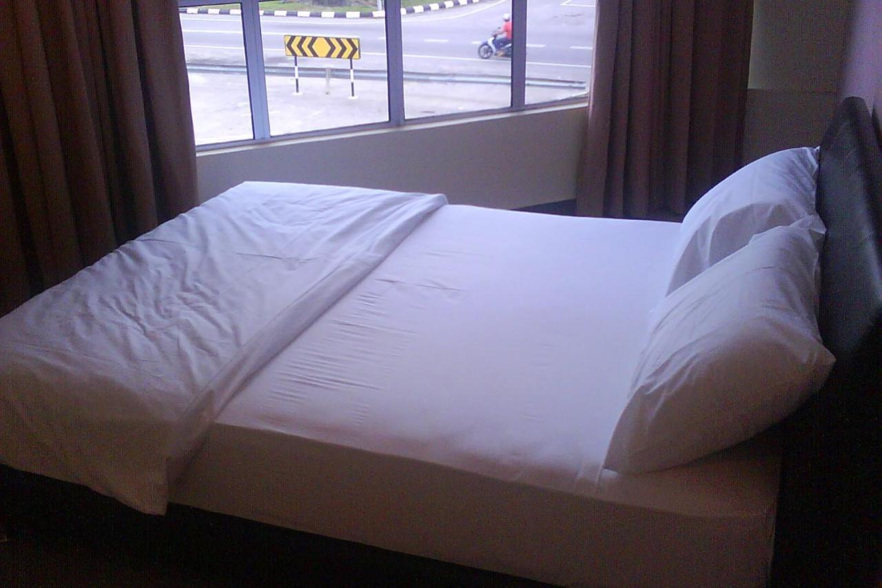 โอโย 90021 สตาร์วิว โฮเต็ล Hotel Kampong Batu Tiga ภายนอก รูปภาพ
